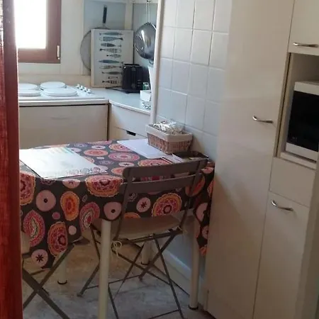 Studio In A House In شقة